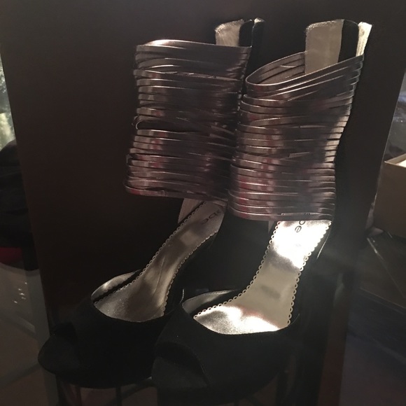 Bebe Metallic Band Shoe Boot ( Size 10) - Picture 2 of 4